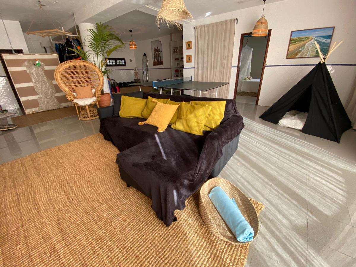 Bunker 11 Surf House Villa Charneca  Bagian luar foto